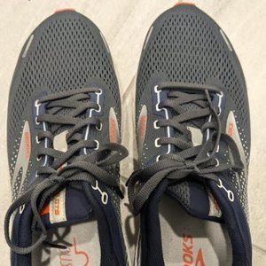 Men's Adrenaline GTS 22 Brooks Tennis Shoes Size 11 Wide